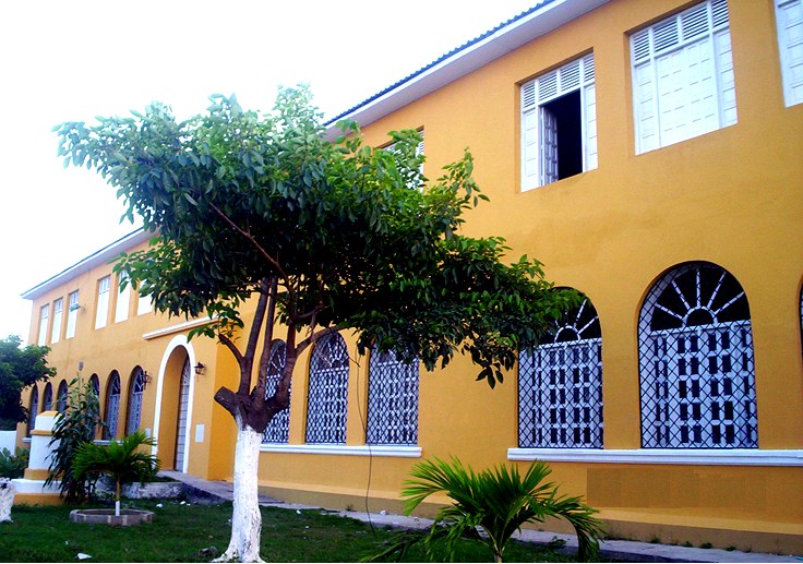 Fachada institucional